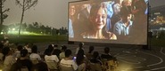 （啊嗯操在线观看转载）成都秋夜“新耍法”：到公园看坝坝电影